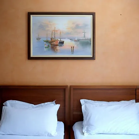 Hotel Adorn - Handwritten Collection 4*