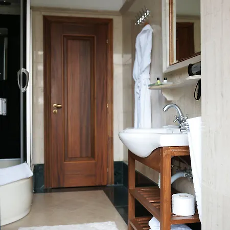 Adorn - Handwritten Collection Hotel 4*